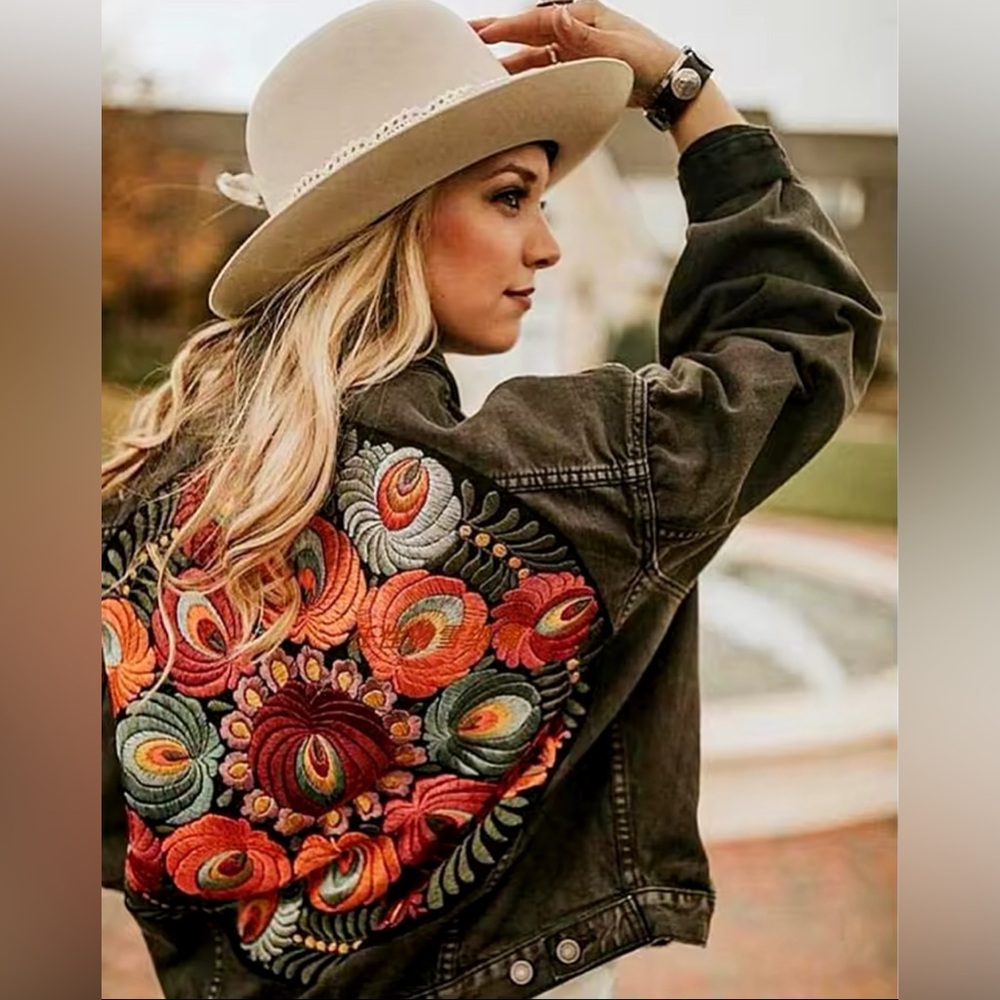 Western Boho Gypsy Vintage Embroidered Jean Jacket Denim Coat Casual Chic - Picture 1 of 4